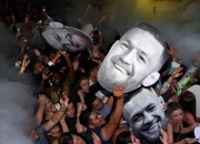 开云平台-拳击惊险逆转取胜，粉丝狂欢不已