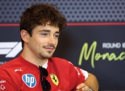 开云官网-索伯车队横扫雷诺车队，勒克莱尔点燃赛场