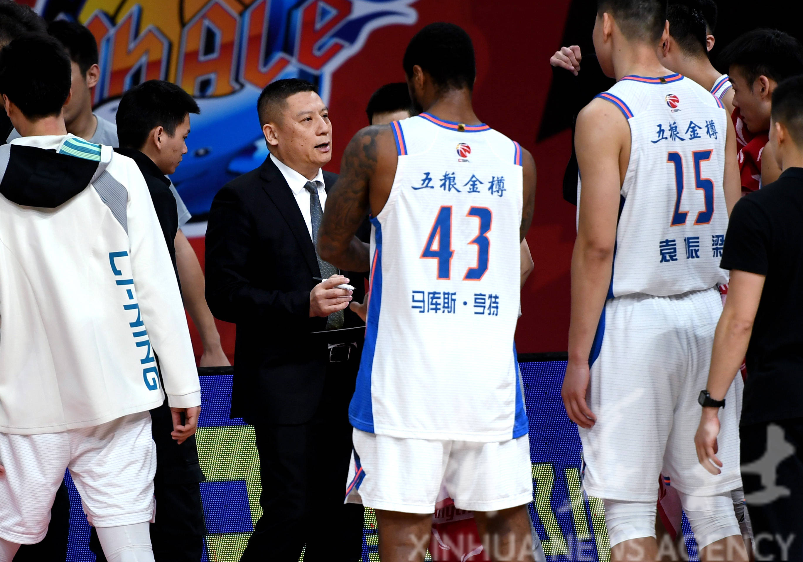 包含广东宏远击败四川五粮金樽，实现全胜的词条