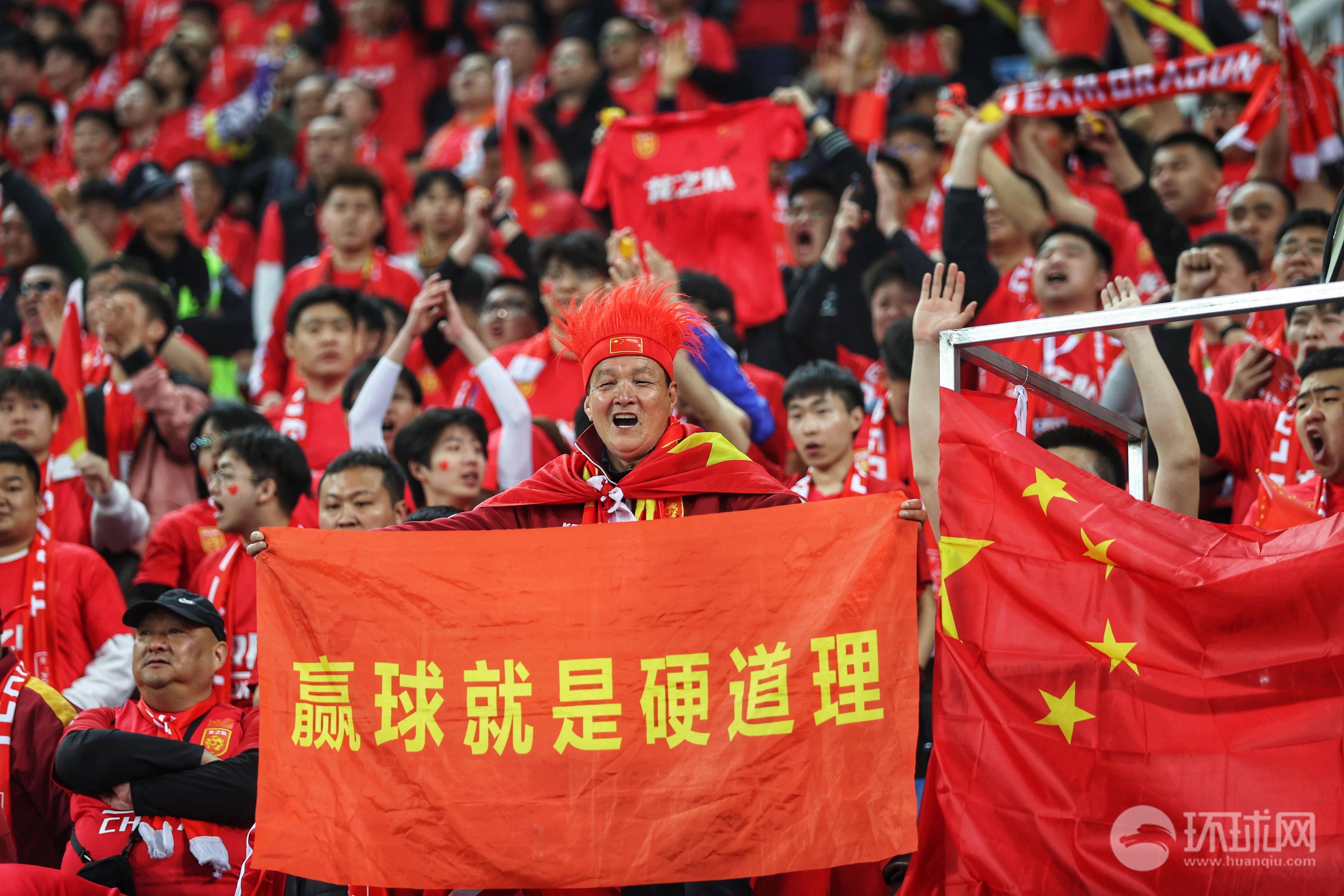 包含国际足联杯赛激烈半决赛战事，中国队实力不俗的词条