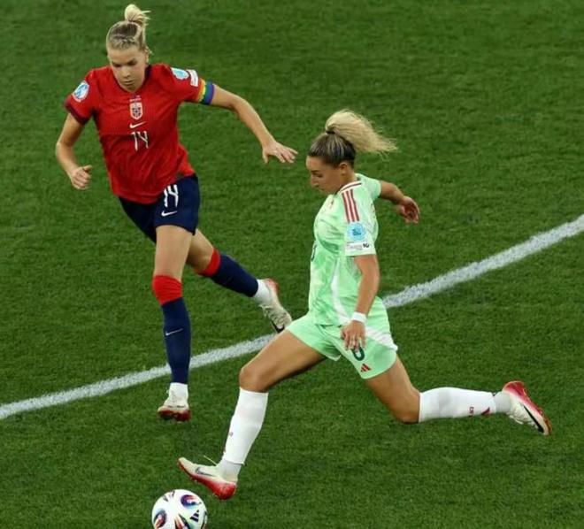 意大利女足成功加冕冠军