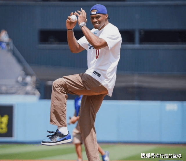 关于巴黎举行棒球比赛，湖人表现不可思议的信息
