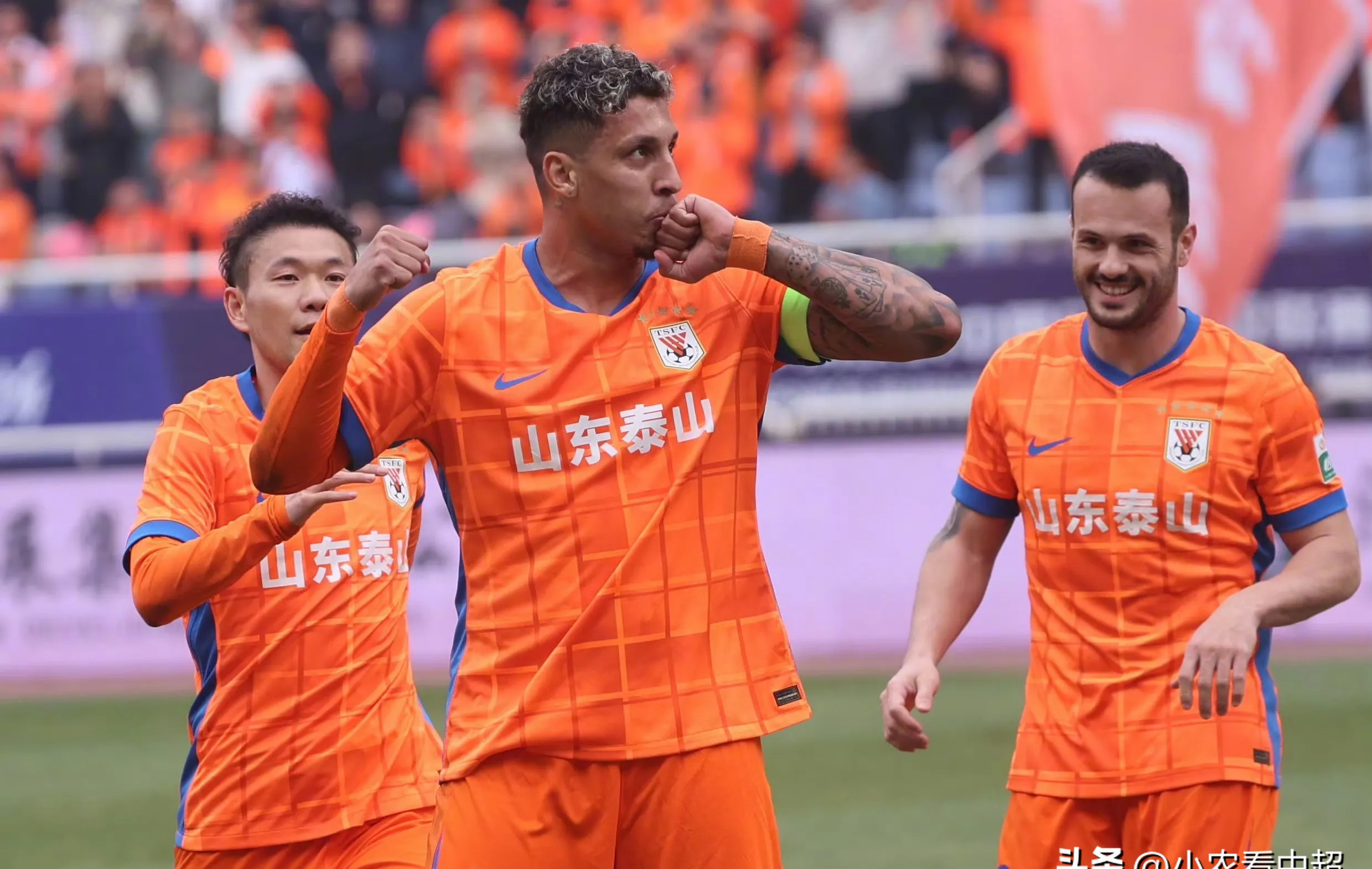 包含上海申花对阵广州富力，全队士气高涨争夺三分的词条