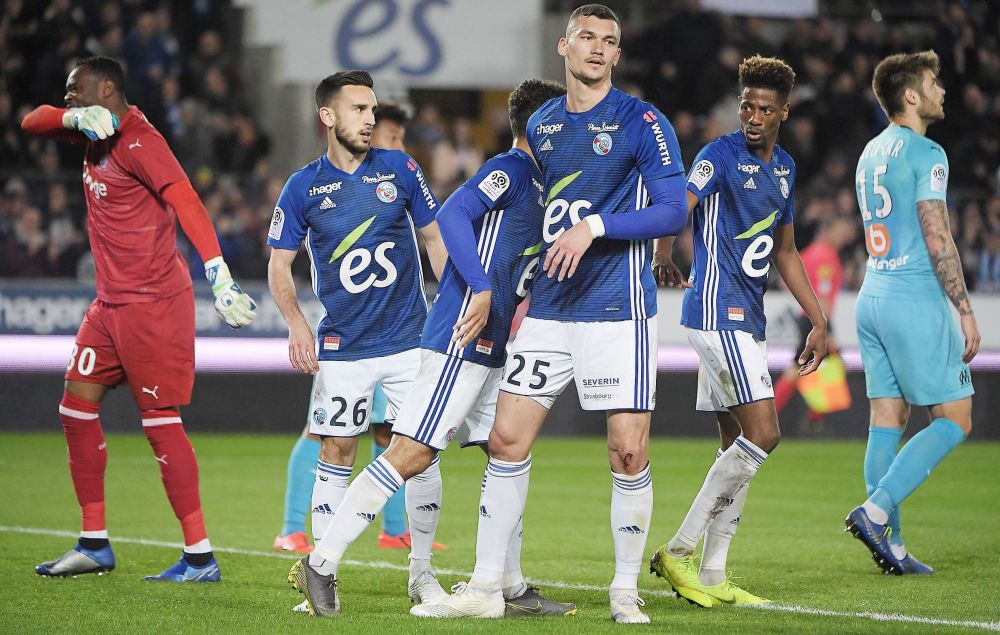 包含南特主场战平斯特拉斯堡，继续保持积分榜中游位置的词条