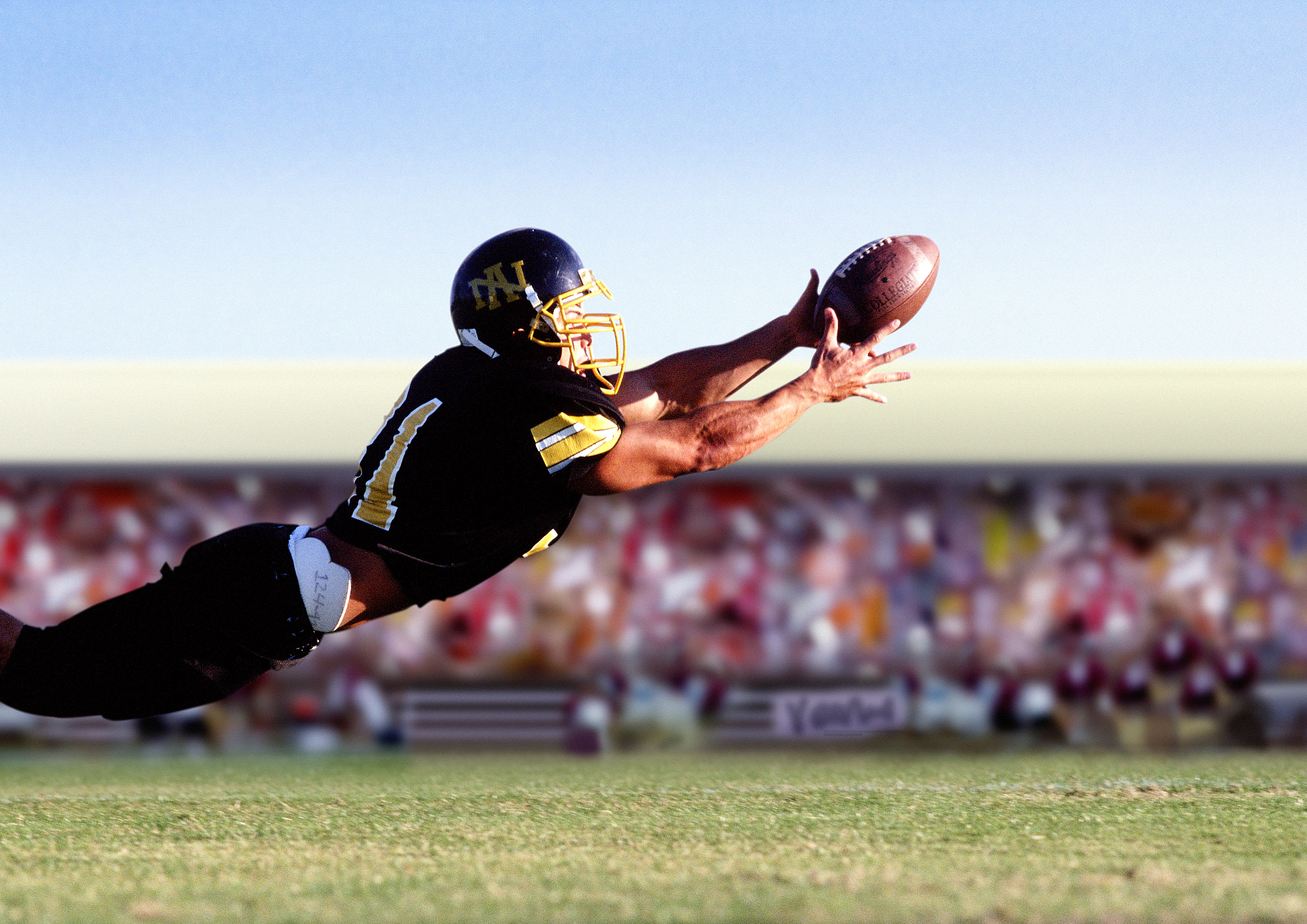 运动员们在赛场上展现出顶尖的球技