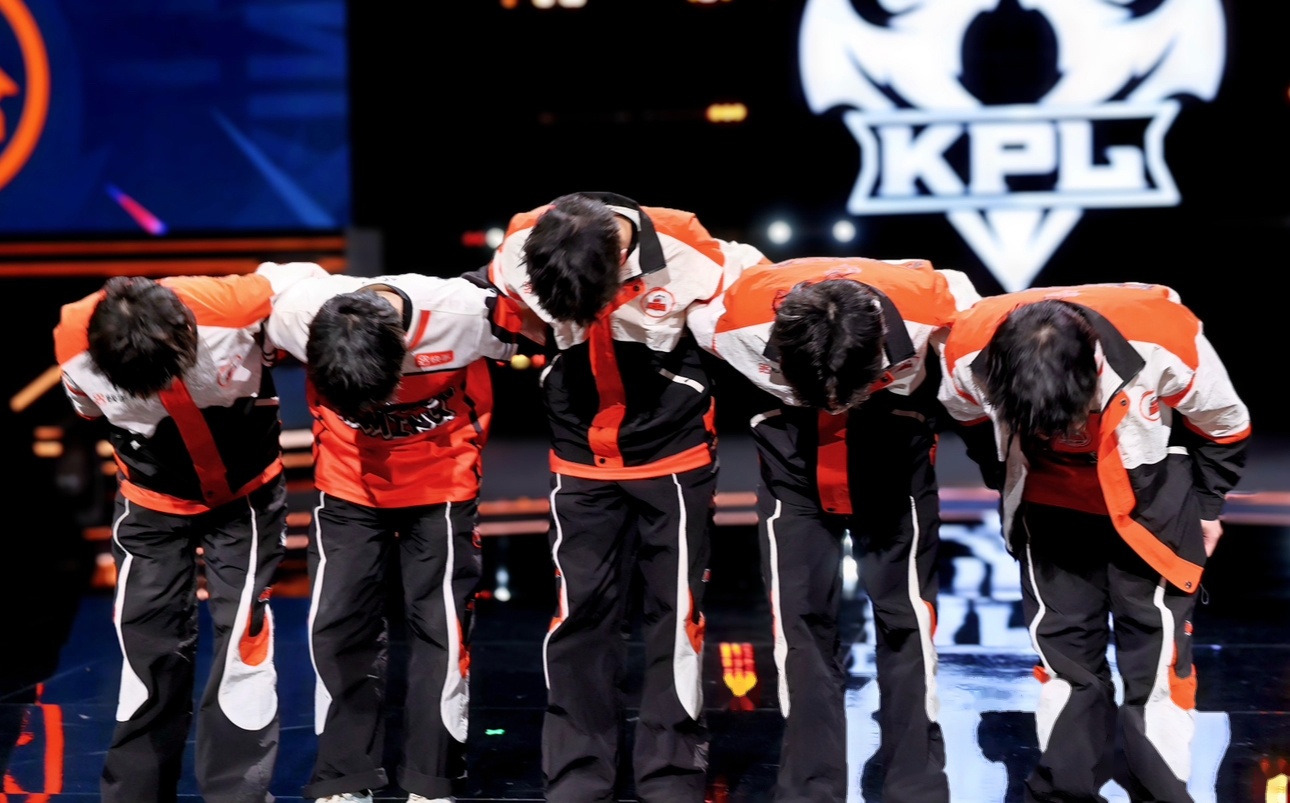 CLG力克SHR，Caps打出惊人五杀全球总决赛3:1（成都）