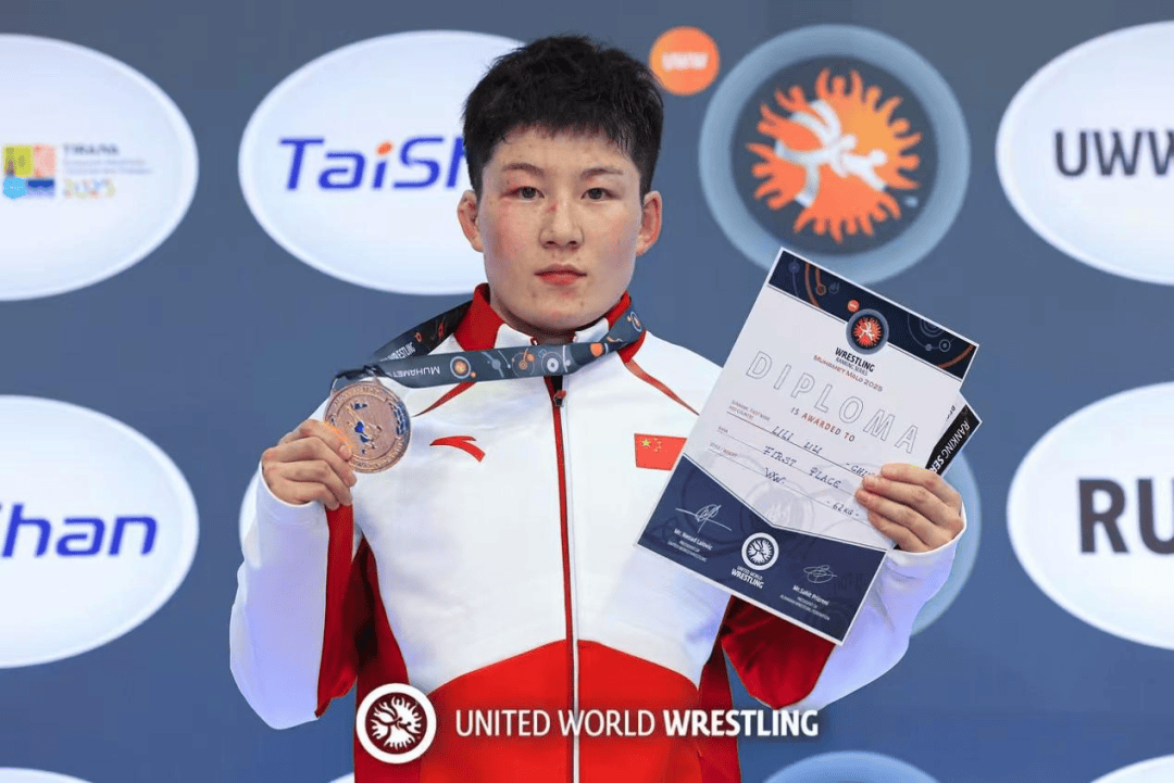 FPX横扫V5，Faker成为全场焦点2025世界赛2:0（巴黎）