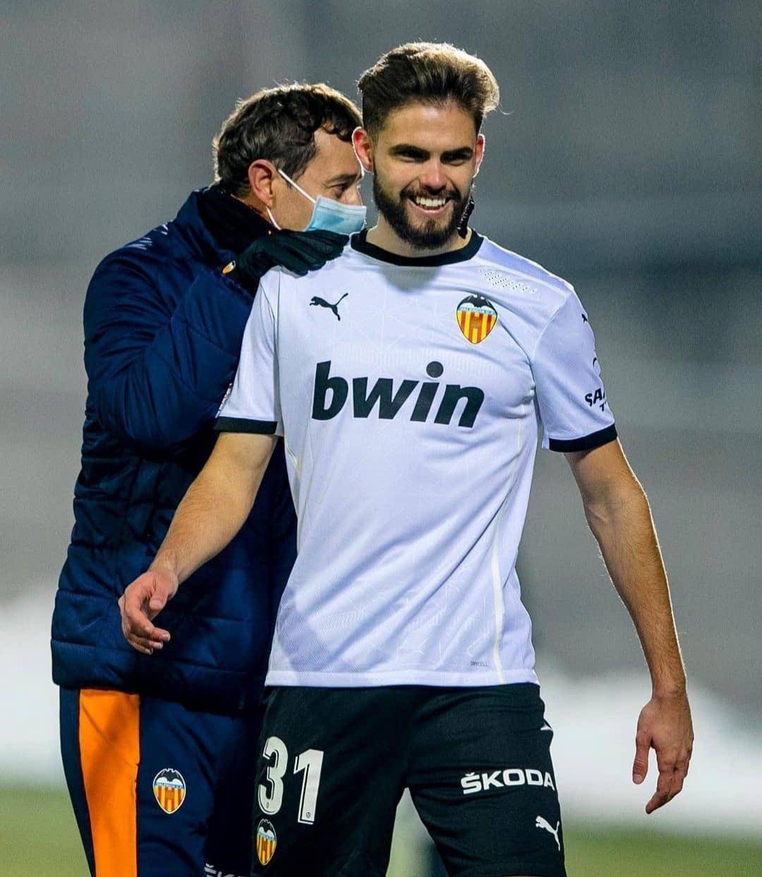 瓦伦西亚挑战英超劲旅，期待奇迹发生的简单介绍